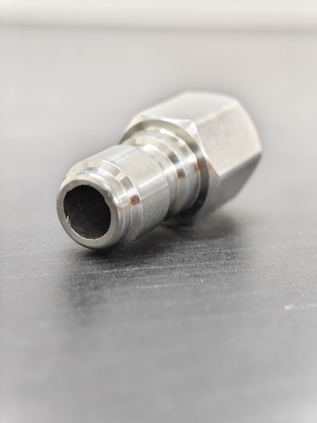 Connector 3/8″ F → 3/8″ Plug — Stainless Steel 201 — GKF-SPR-0126