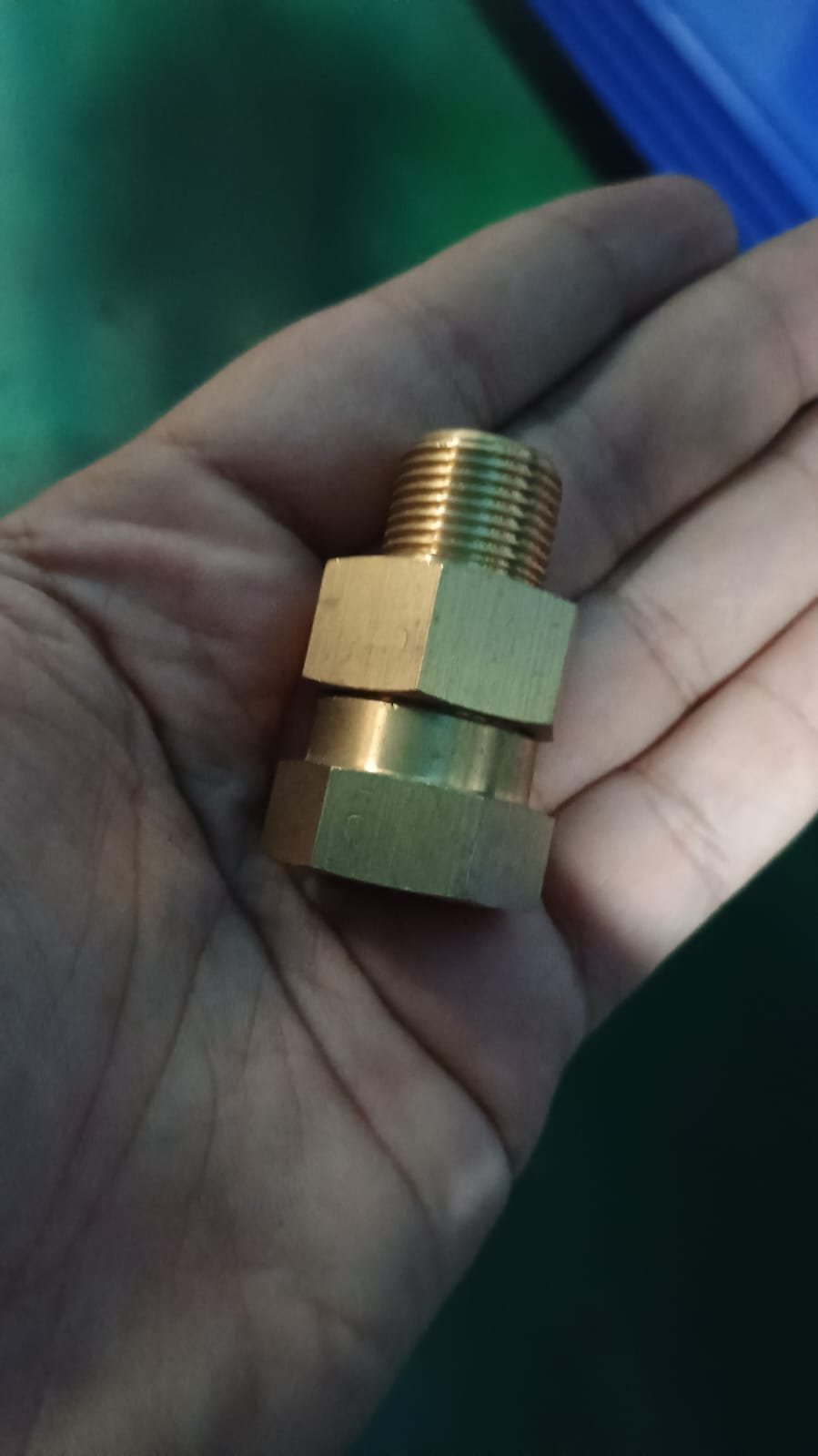 Connector 3/8″ M–3/8″ F — Swivel — GKF-SPR-0127