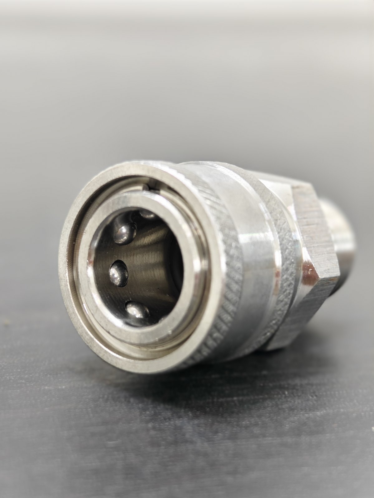 Connector 3/8″ M → 3/8″ Coupler — Stainless Steel 201 — GKF-SPR-0129