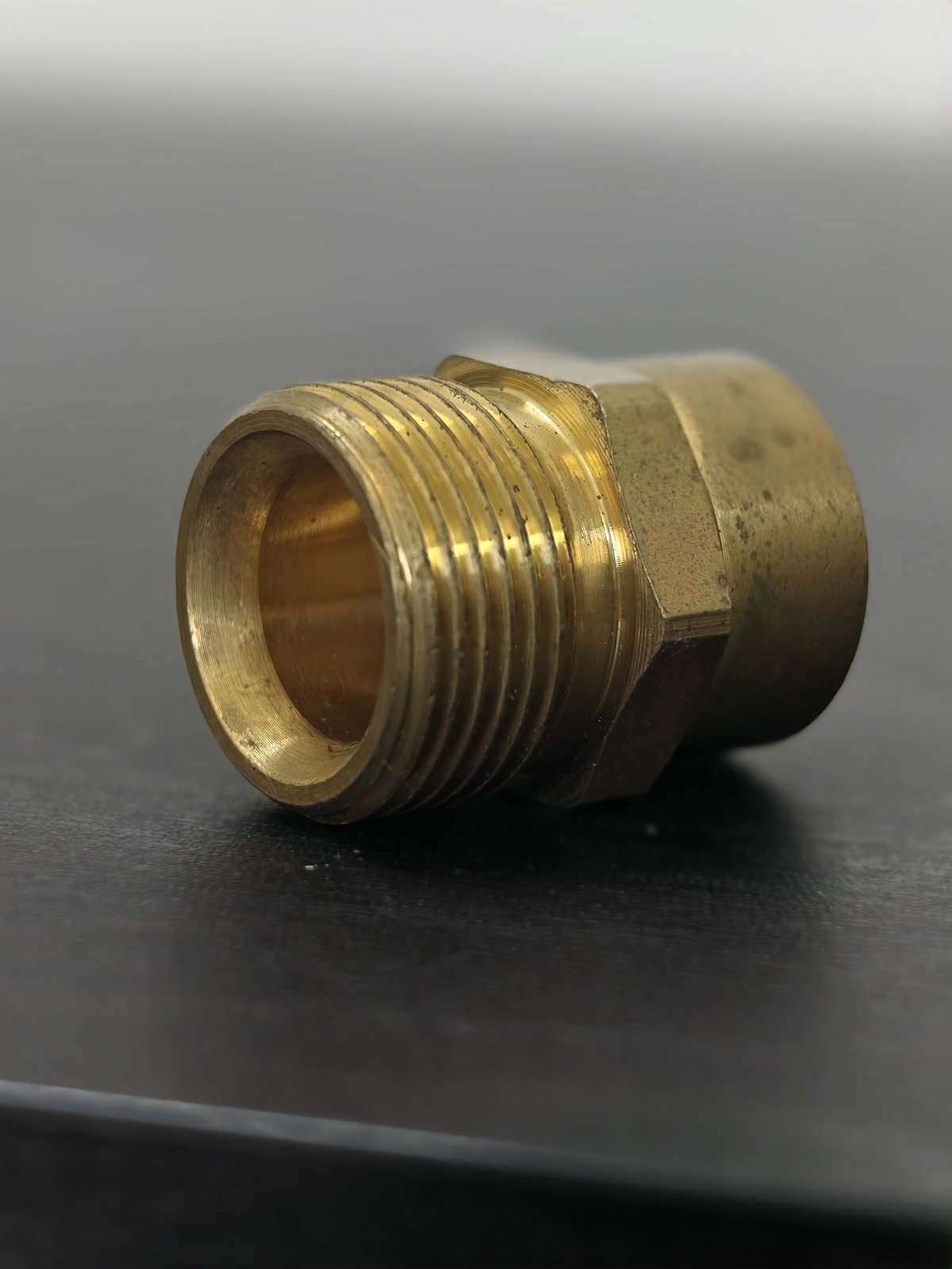 Connector M22/14 M → 3/8″ F — Brass — GKF-SPR-0135