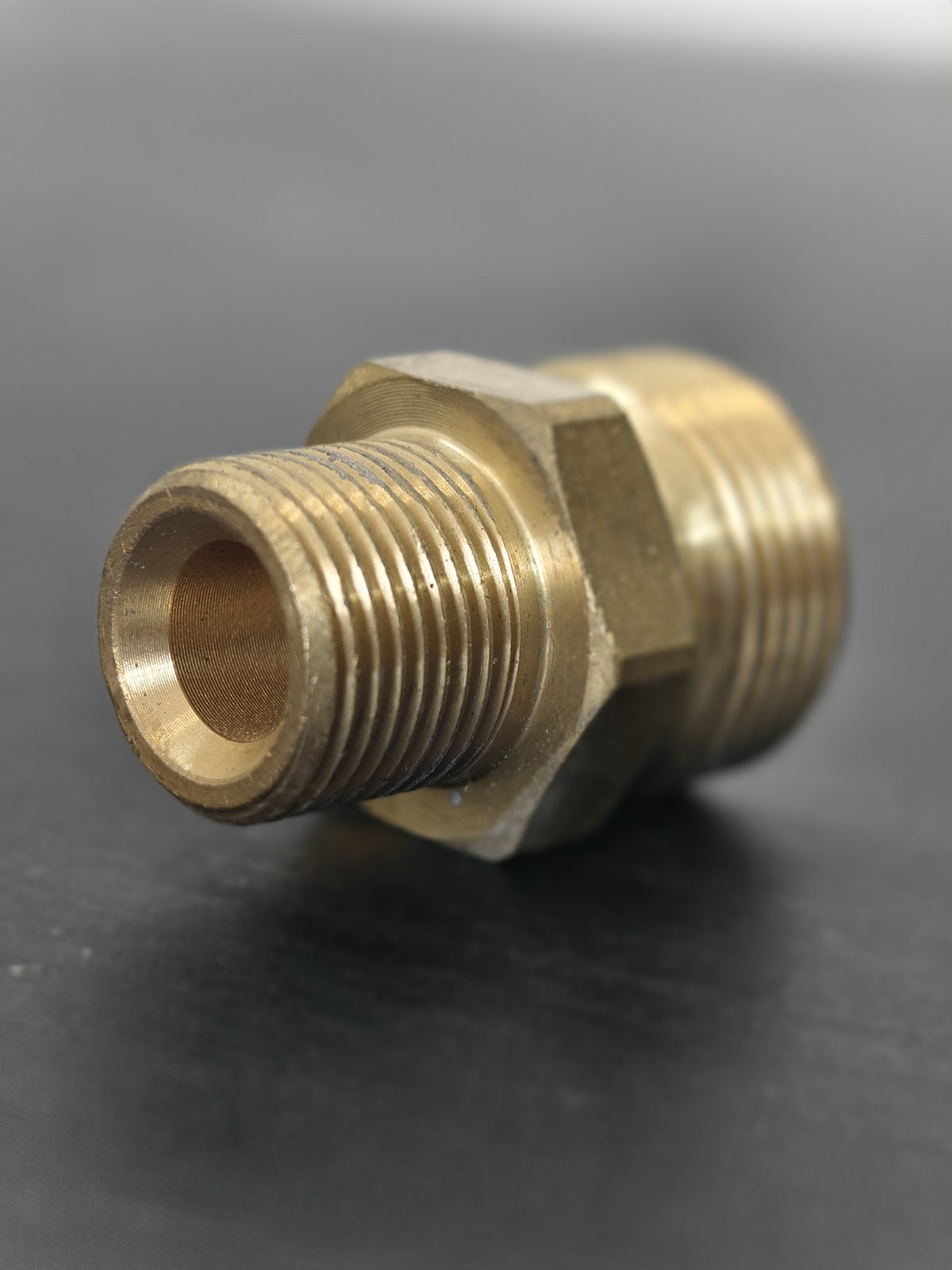 Connector M22/14 M → 3/8″ M — Brass — GKF-SPR-0136